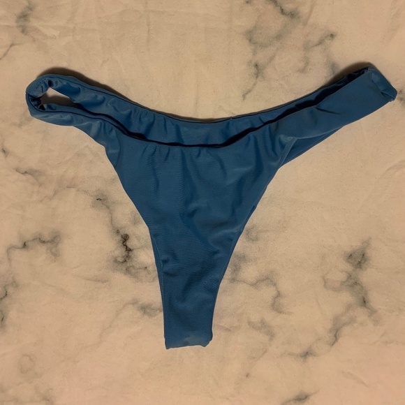 Blue Bikini - Picture 5 of 6